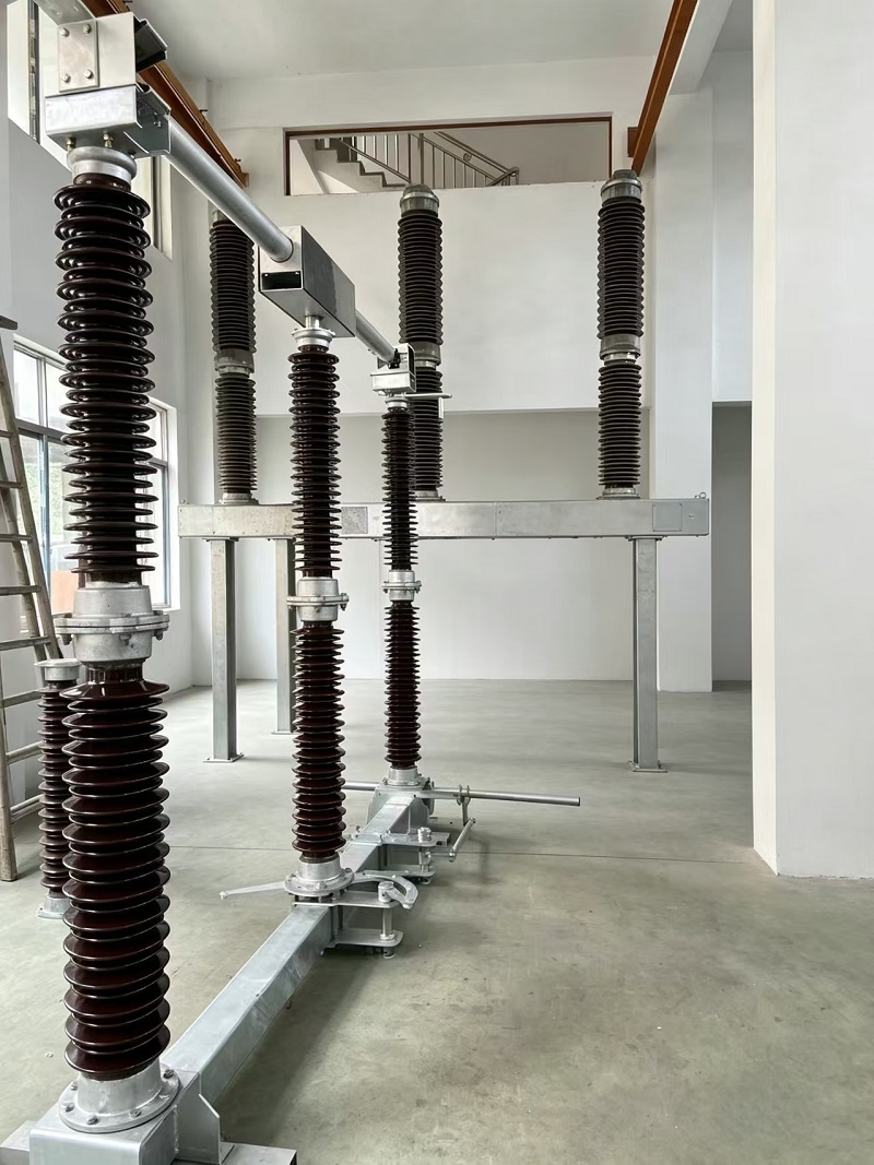 आउटडोअर हाय व्होल्टेज सबस्टेशन अनुप्रयोगांसाठी 220kV डिस्कनेक्ट स्विच आउटडोअर हाय व्होल्टेज सबस्टेशन अनुप्रयोगांसाठी 220kV डिस्कनेक्ट स्विच